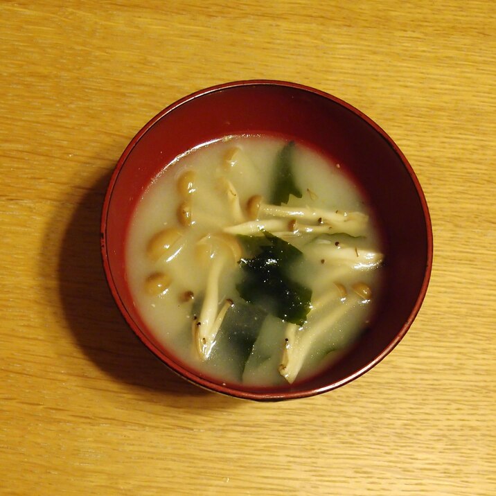白味噌 生姜で美味しい冷凍しめじとわかめのお味噌汁 レシピ 作り方 By Amnos73 楽天レシピ 白味噌 生姜で美味しい冷凍しめじとわかめのお味噌汁 レシピ 作り方 By Amnos73 楽天レシピ